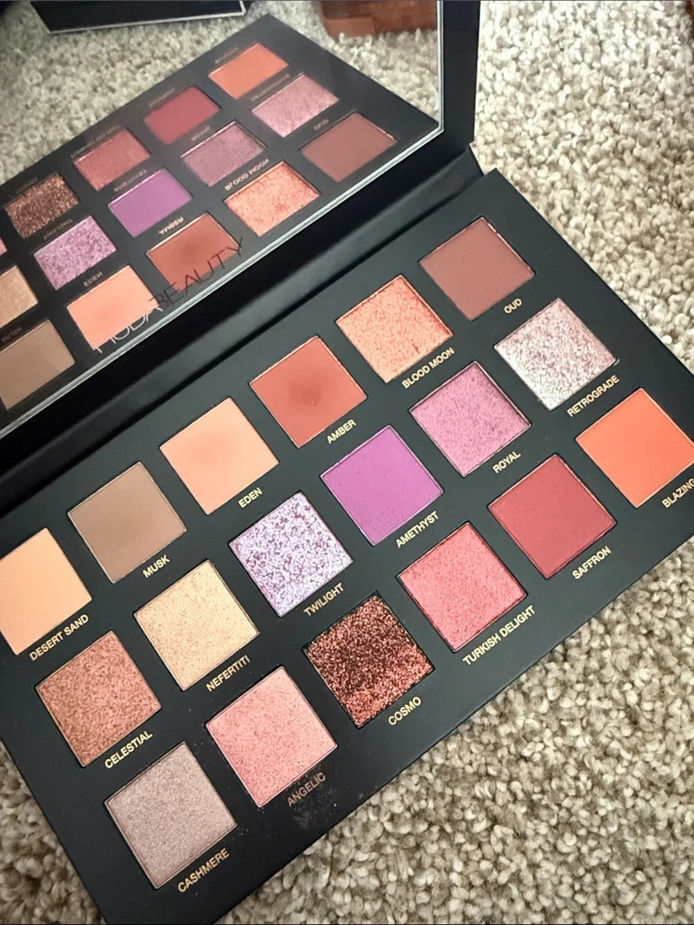 HUDA BEAUTY Desert Dusk Eyeshadow Palette - Rose, Plum, Copper